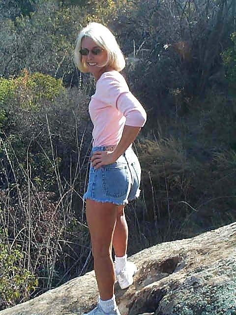 18P Hot Mature Anne enjoying the Outdoors