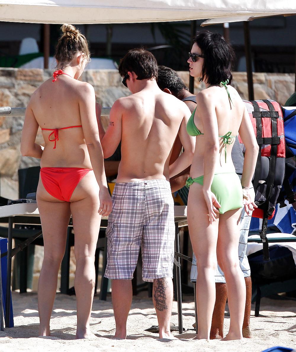 10P Katy Perry Cameltoe And Lady Bits
