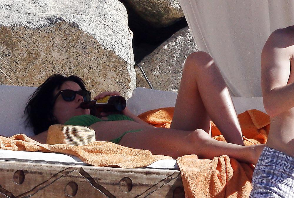 10P Katy Perry Cameltoe And Lady Bits