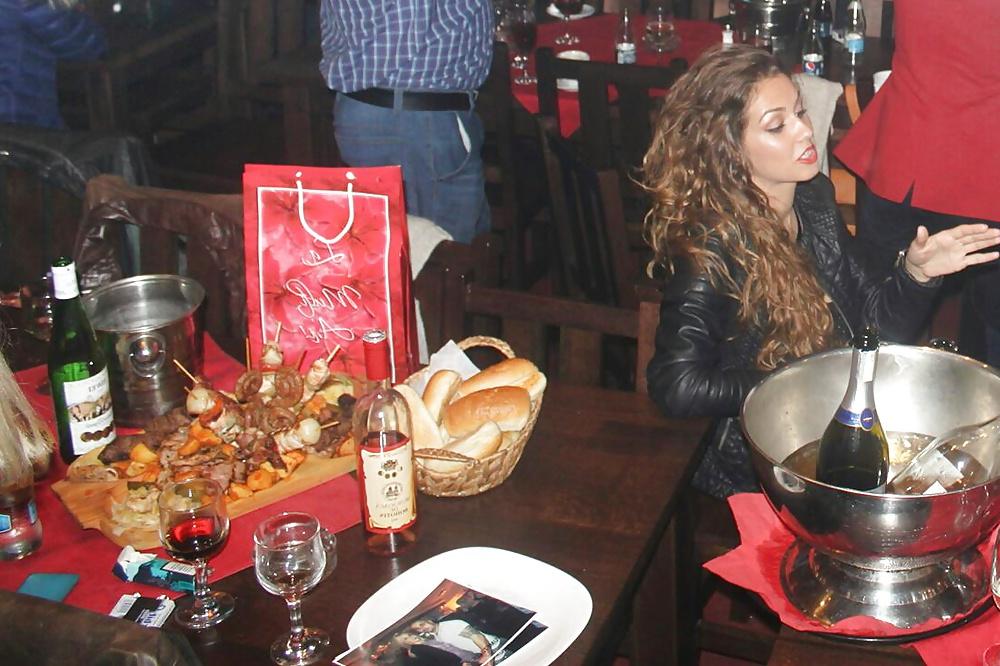 25P Spy old + young women in restaurant romanian