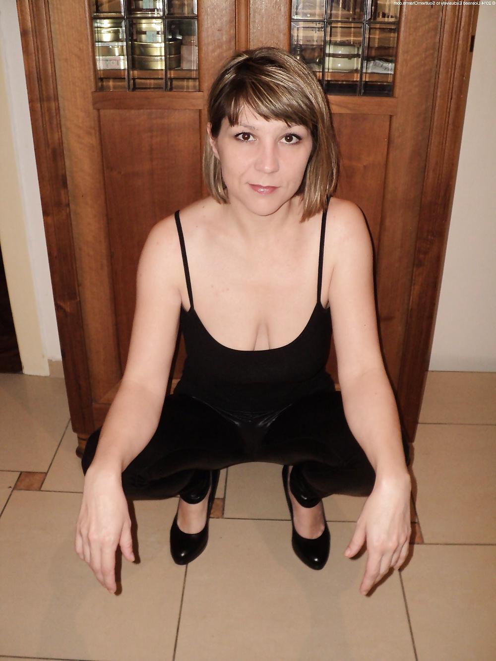 15P Slutwife Sonya - Hand-Domination leads to Facefuck