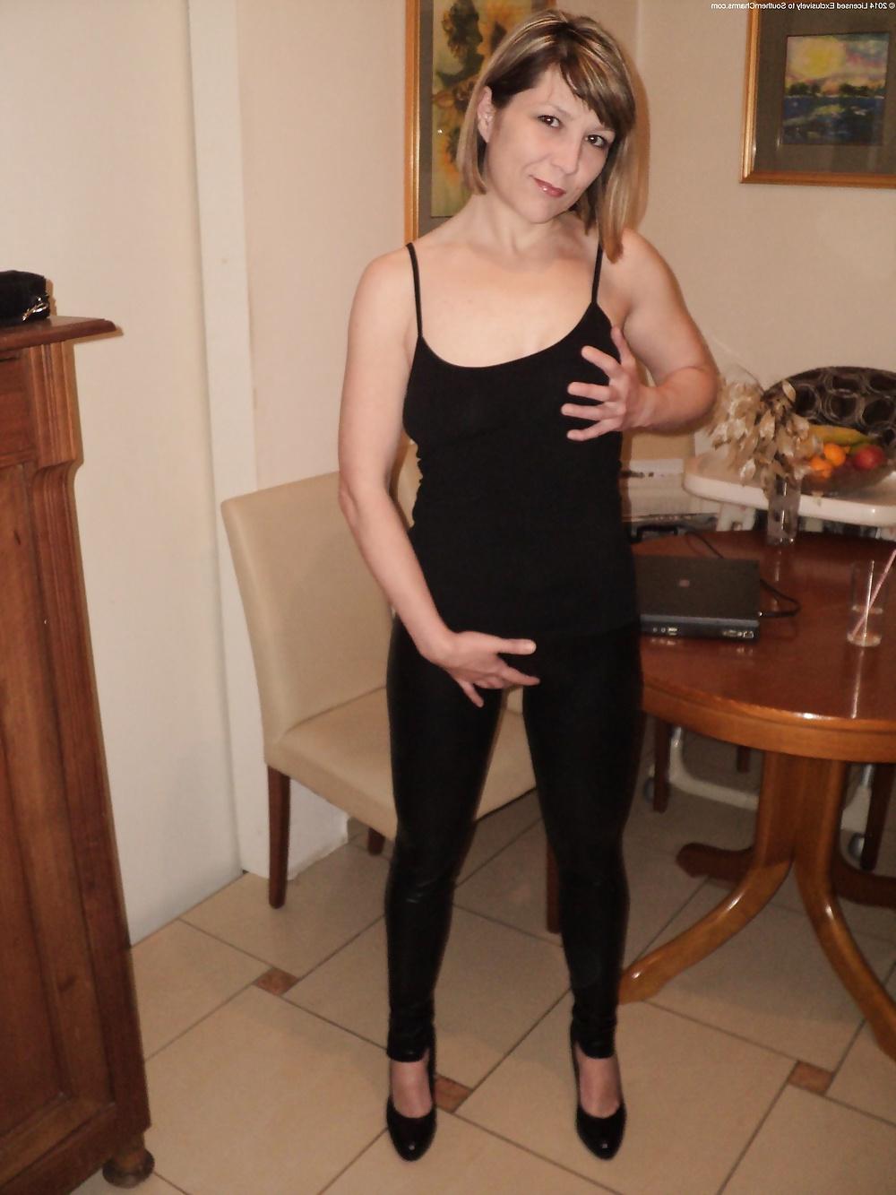 15P Slutwife Sonya - Hand-Domination leads to Facefuck