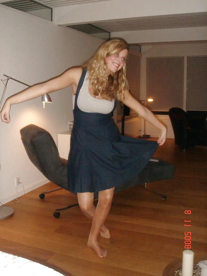 25P Young Ladies in Pantyhose