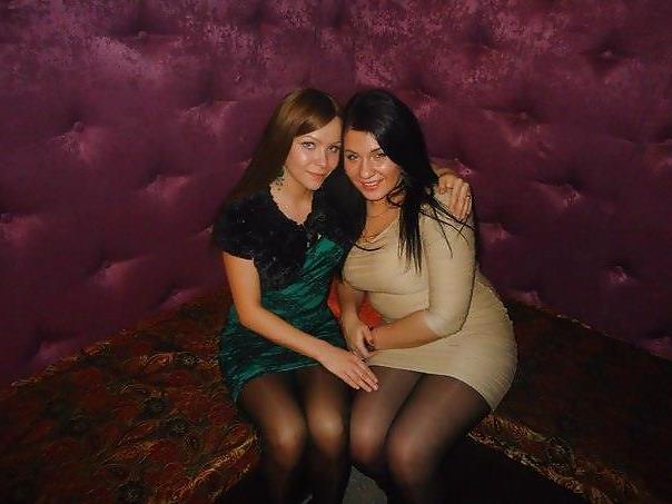 25P Young Ladies in Pantyhose