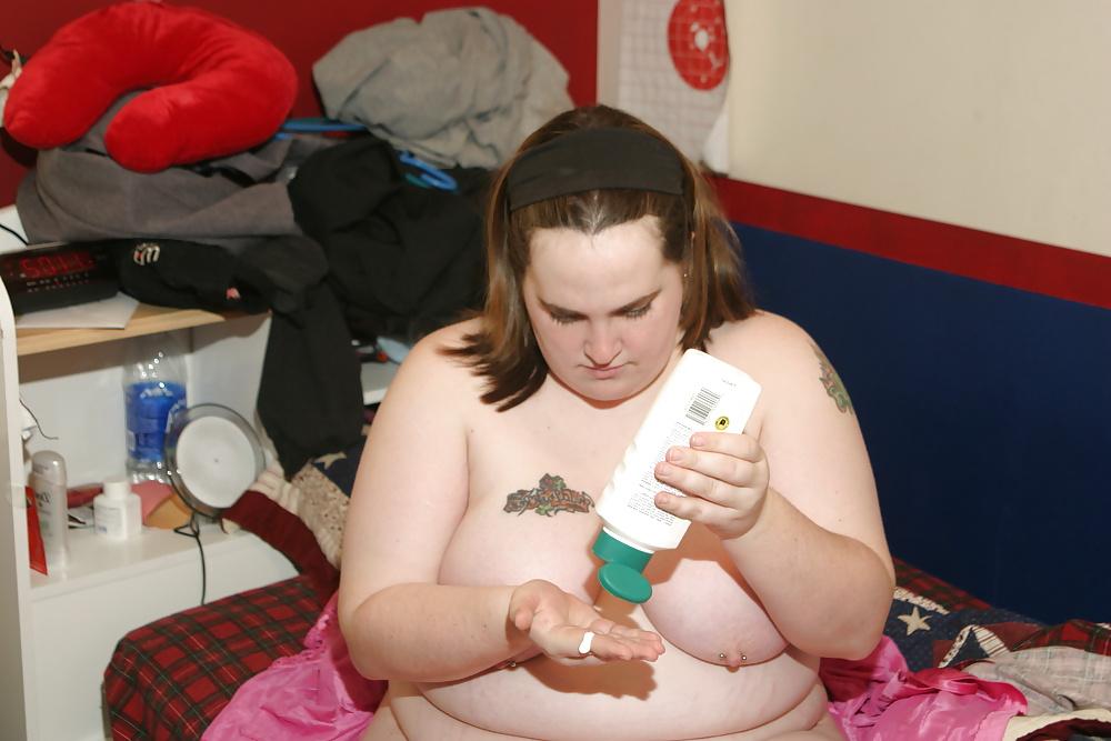 25P Kaylee does lotion