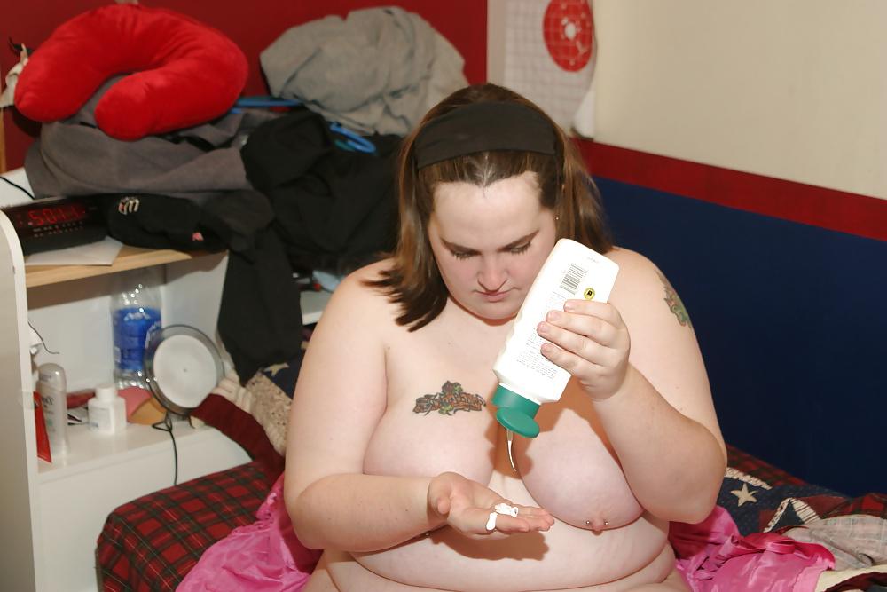 25P Kaylee does lotion
