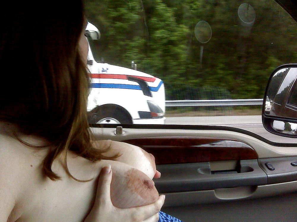25P The Wild Exhibitionist Wife 