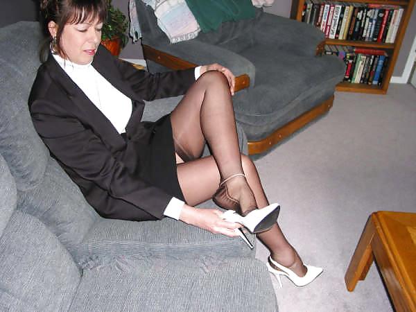 25P Canadian amateur lady loves nylons 2