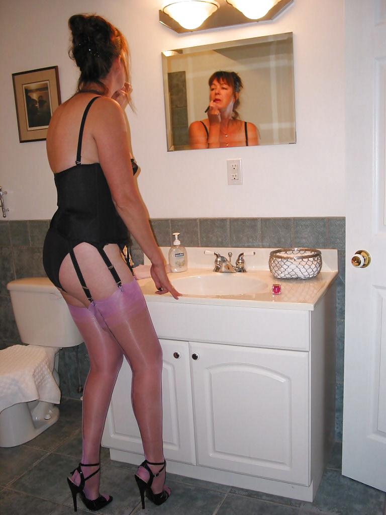 25P Canadian amateur lady loves nylons 2