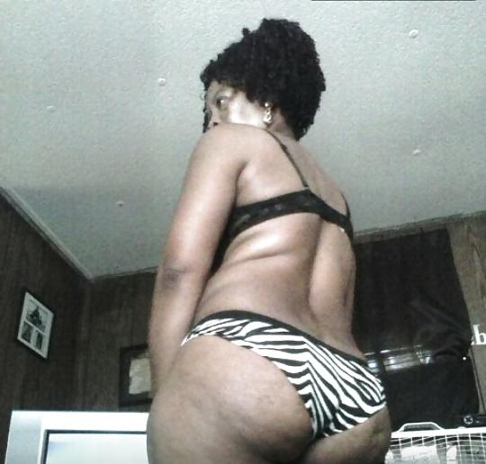 11P Her phat cameltoe