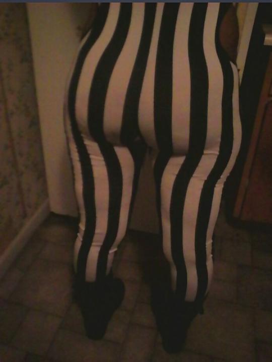 11P Her phat cameltoe