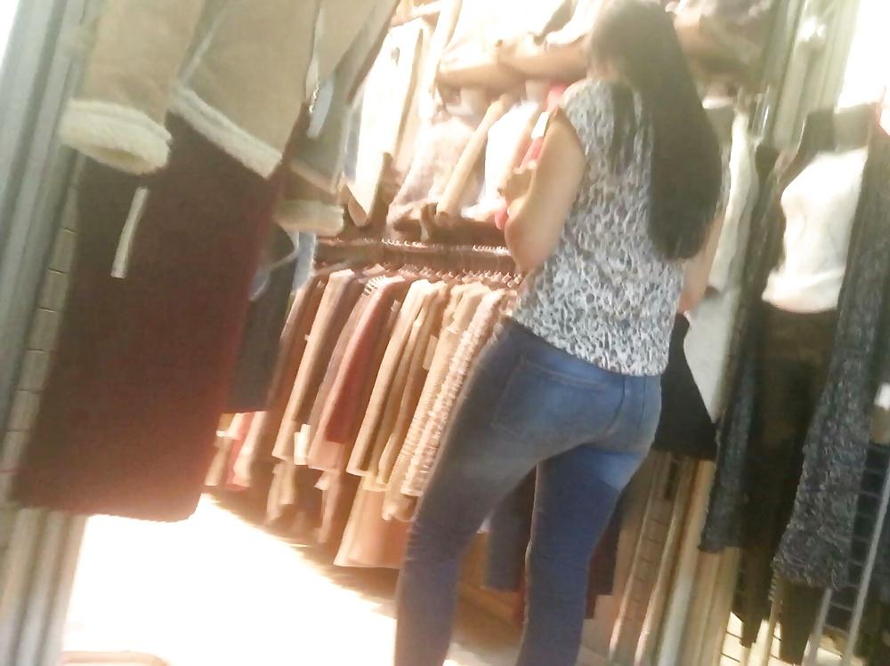25P Spy sexy teens ass in shop romanian