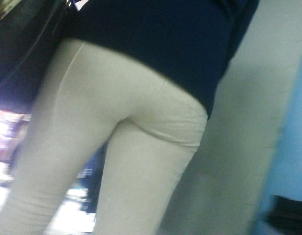 25P Spy sexy teens ass in shop romanian