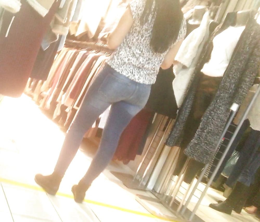 25P Spy sexy teens ass in shop romanian
