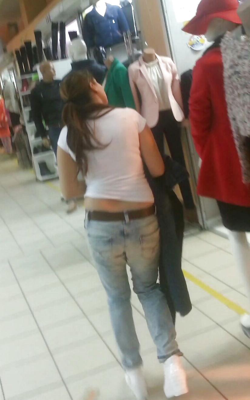 25P Spy sexy teens ass in shop romanian