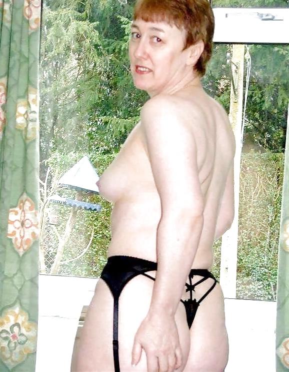 25P Leglady - the whore next door