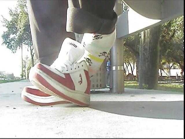 25P Random sock shoeplay