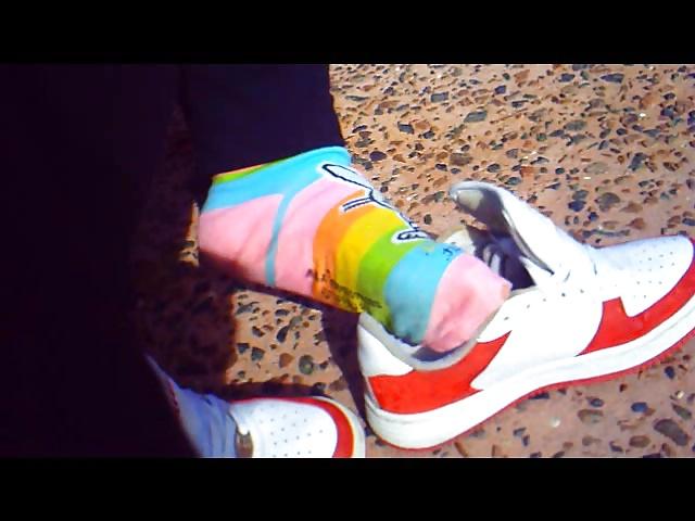25P Random sock shoeplay