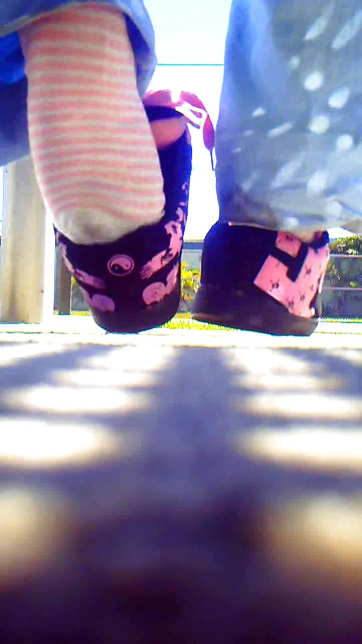 25P Random sock shoeplay