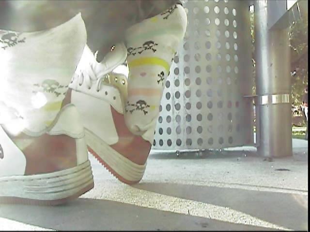 25P Random sock shoeplay