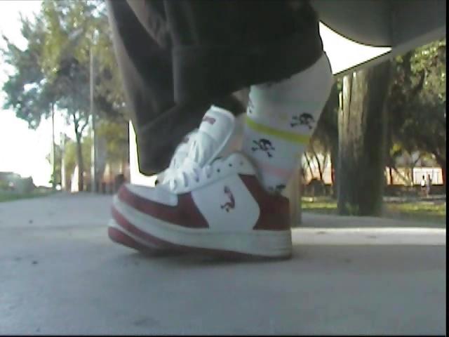 25P Random sock shoeplay