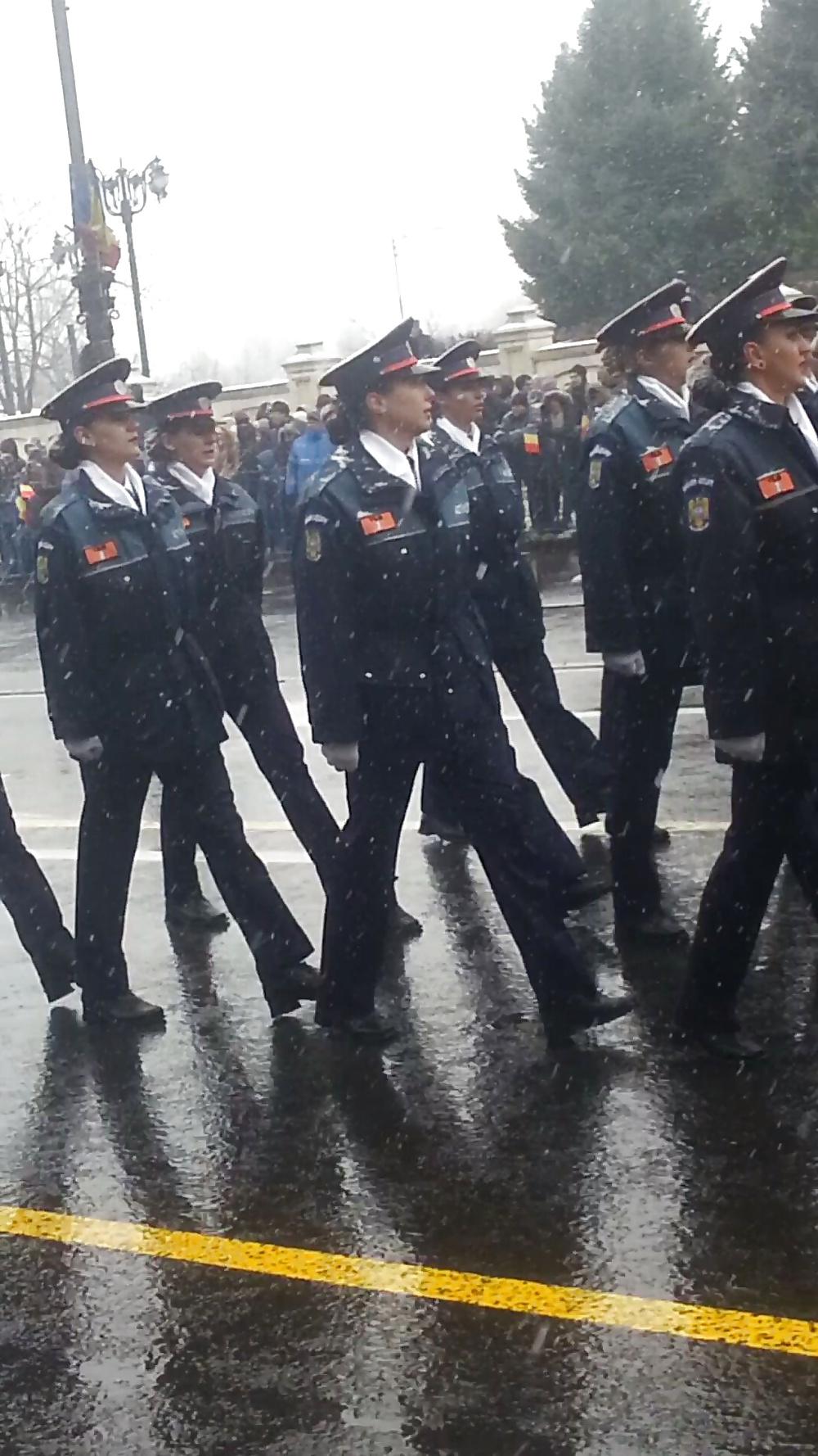 25P Spy old + young women uniform romanian-ca de 1decembrie :))