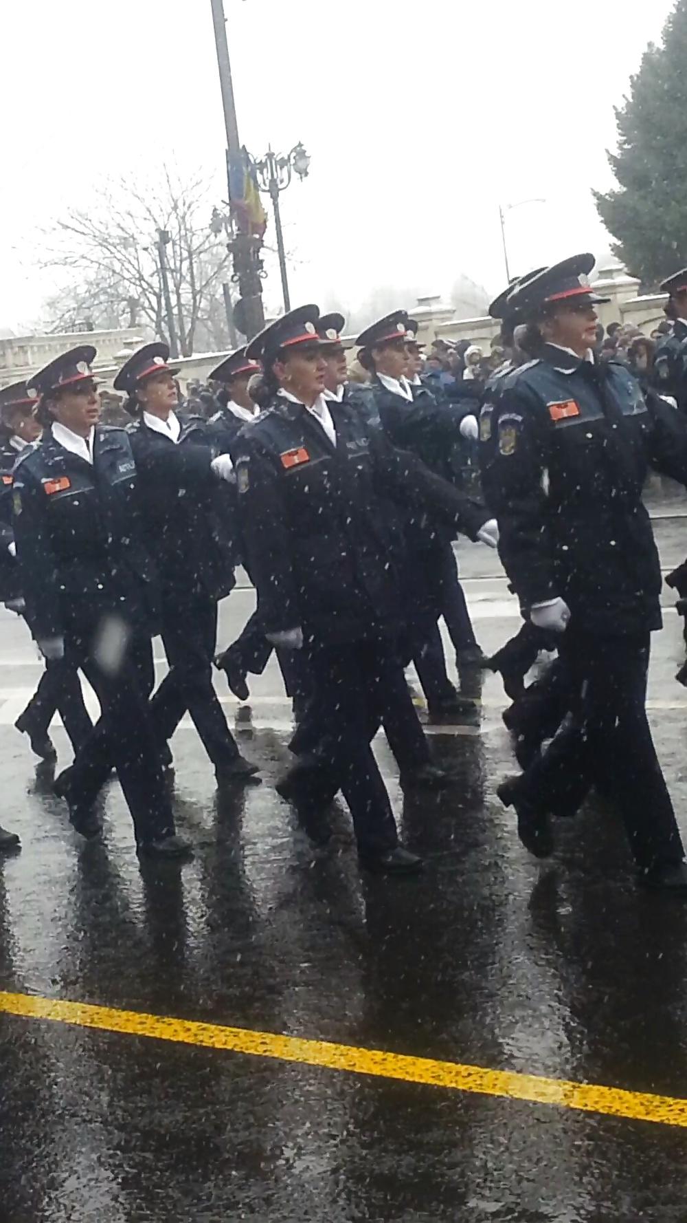 25P Spy old + young women uniform romanian-ca de 1decembrie :))