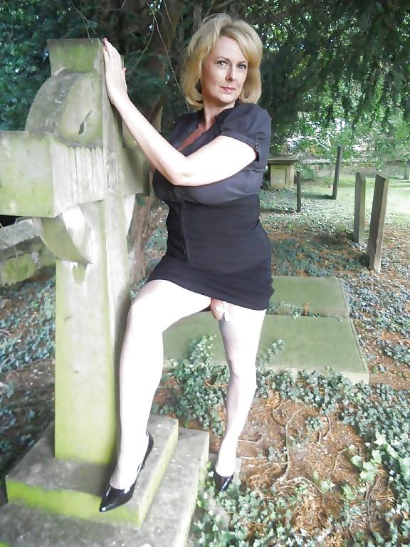25P Mature escort 