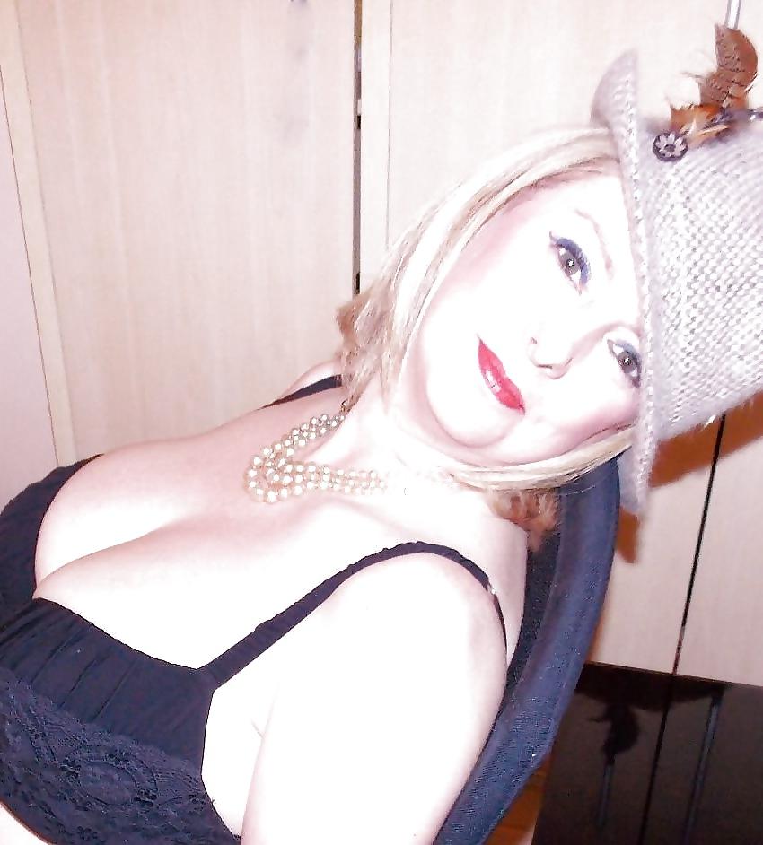 25P Mature escort 