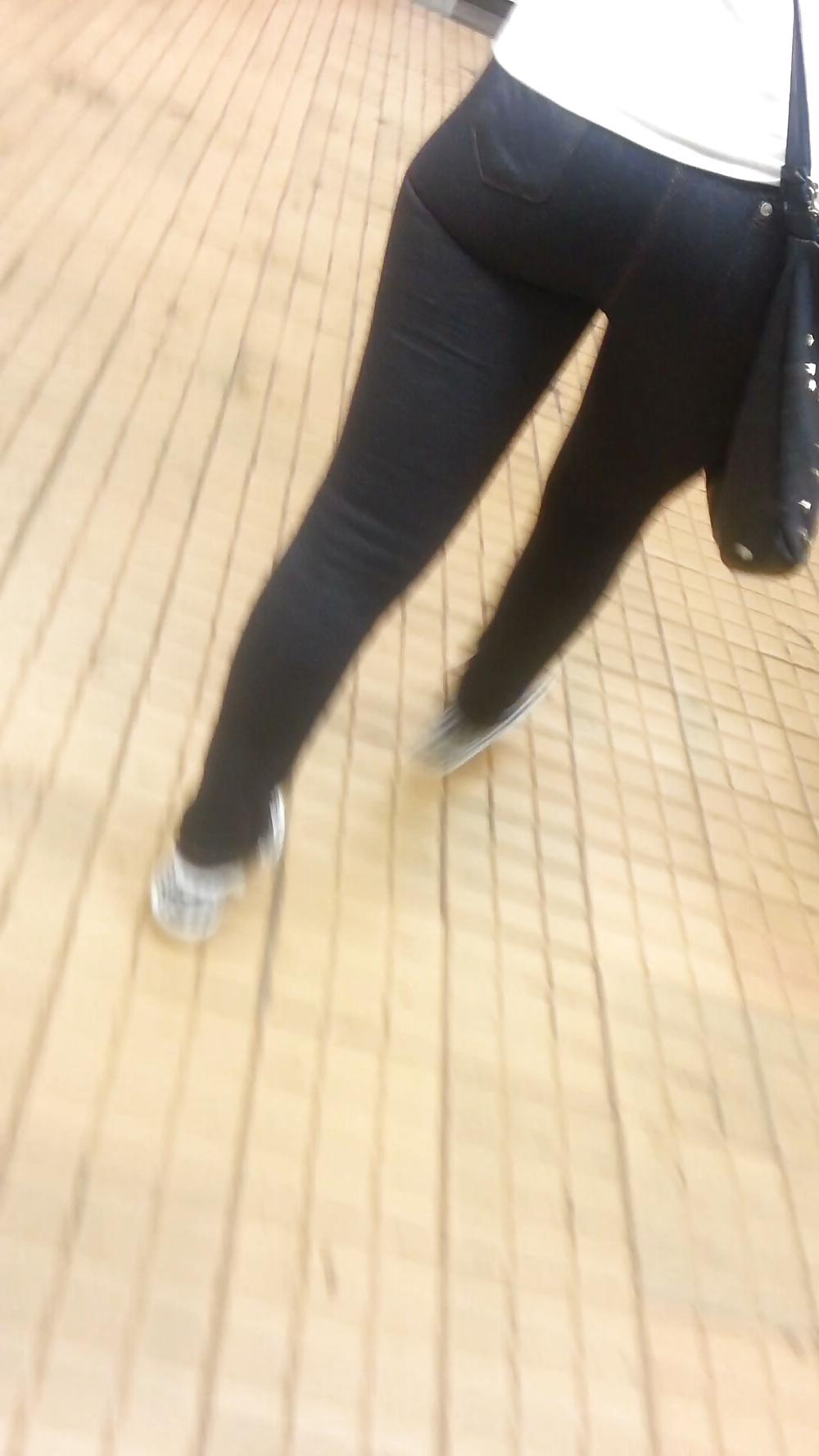25P Spy ass, boobs and face in subway romanian