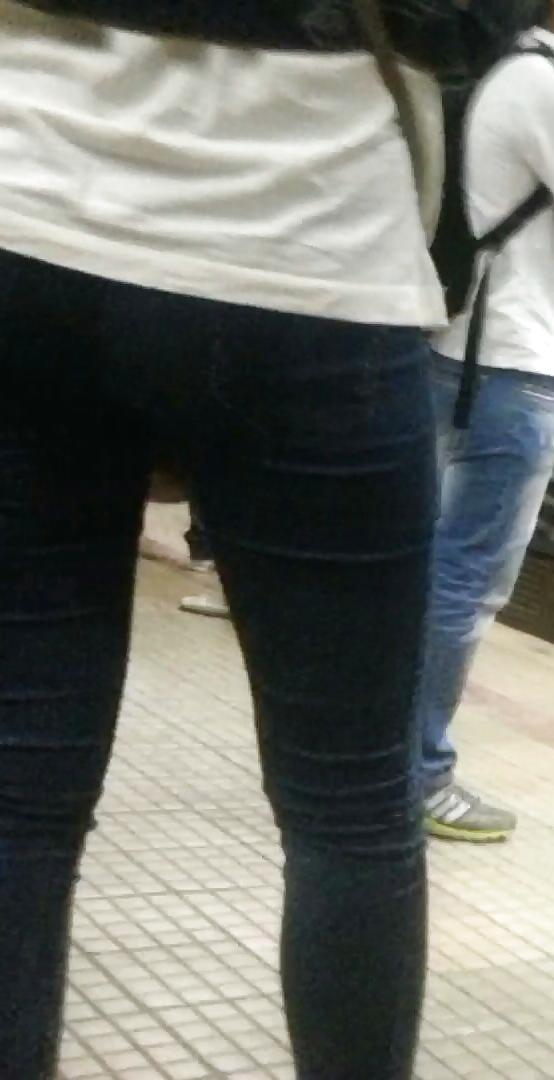 25P Spy ass, boobs and face in subway romanian