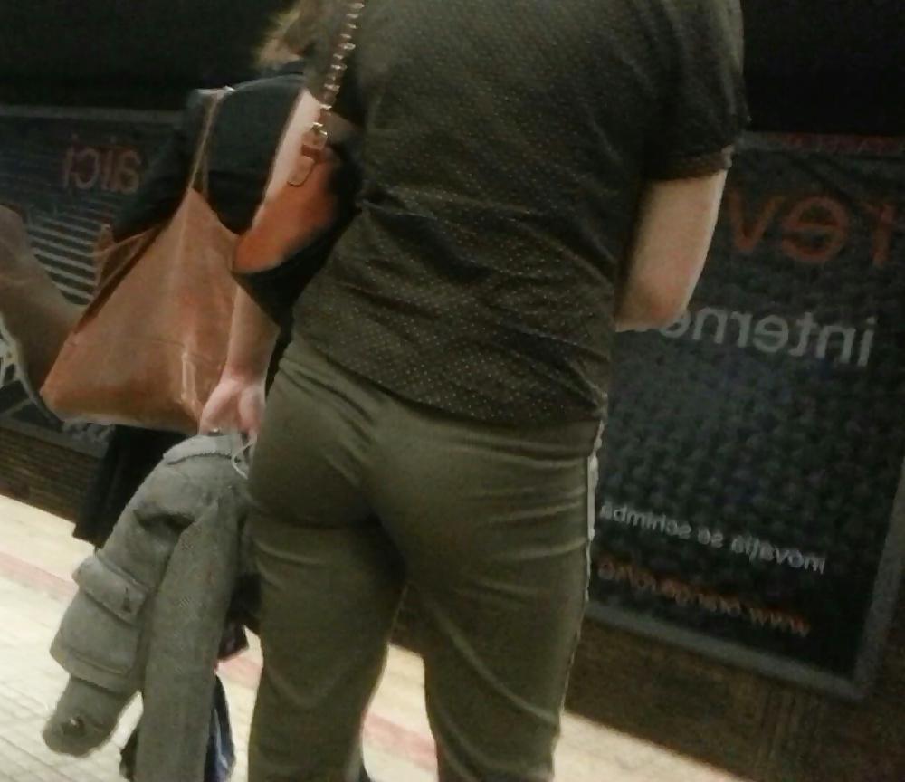 25P Spy ass, boobs and face in subway romanian