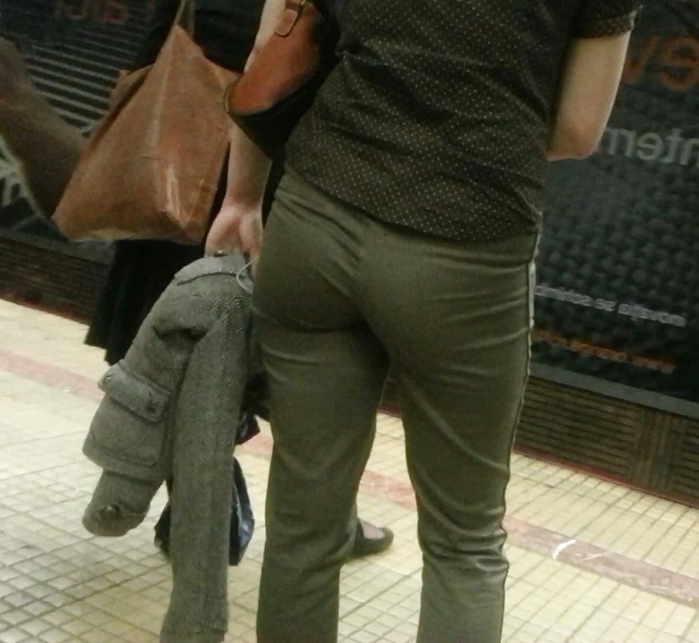 25P Spy ass, boobs and face in subway romanian