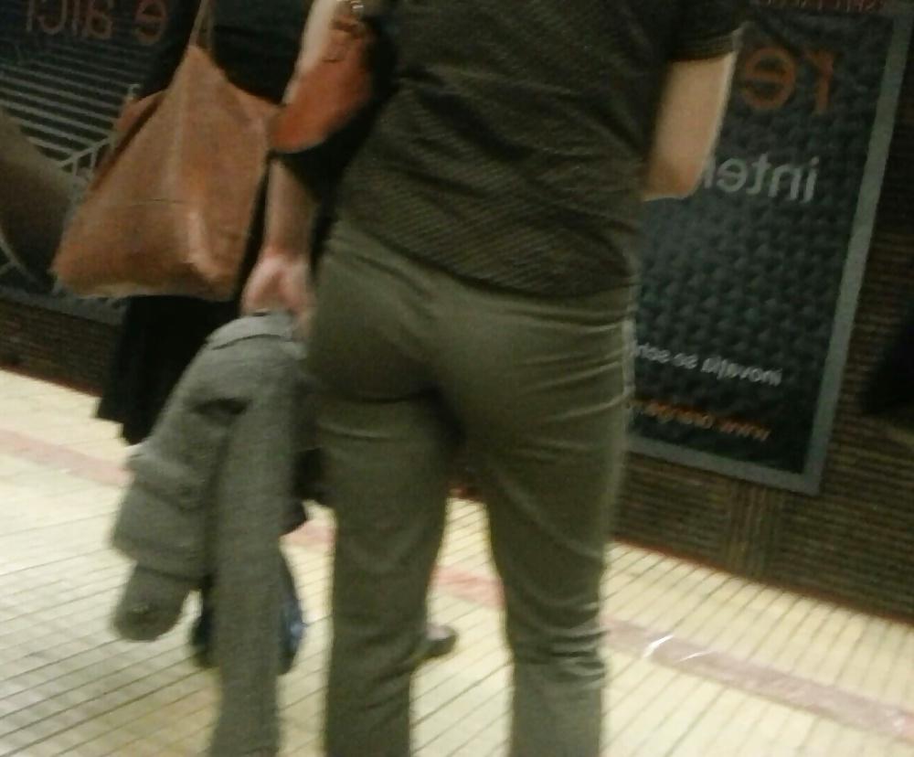 25P Spy ass, boobs and face in subway romanian