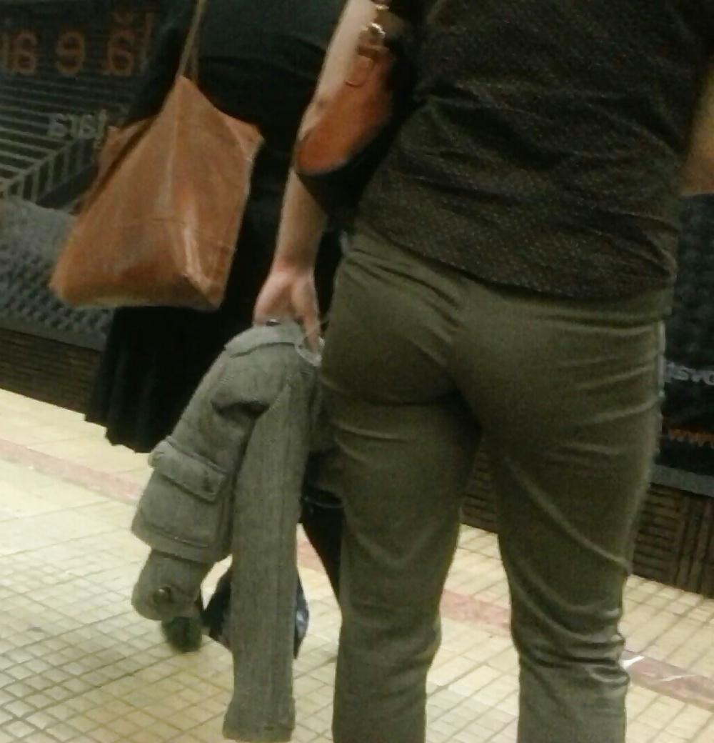 25P Spy ass, boobs and face in subway romanian