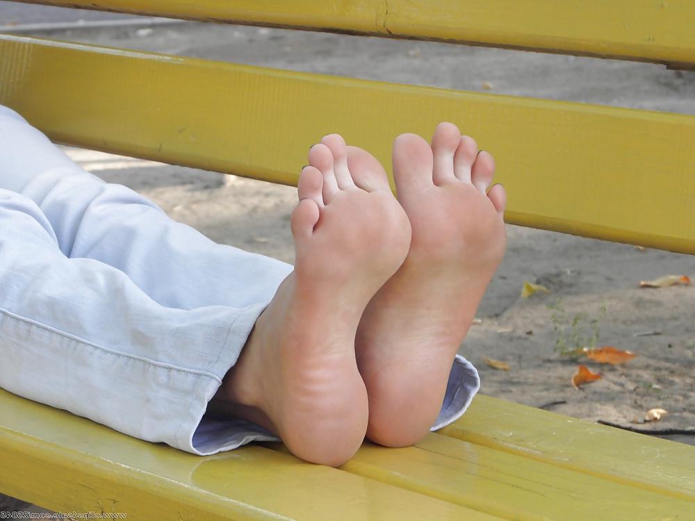 10P Park barefoot walking