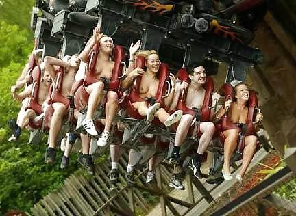 4P Nude in amusement park