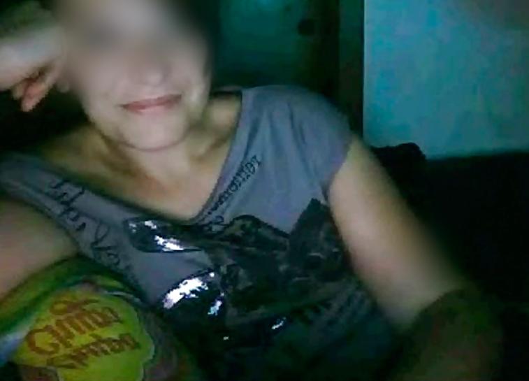 13P Slut wife when the husband is not at home