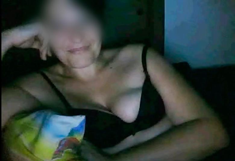 13P Slut wife when the husband is not at home