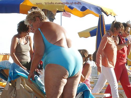 25P Matures and grannies on the beach