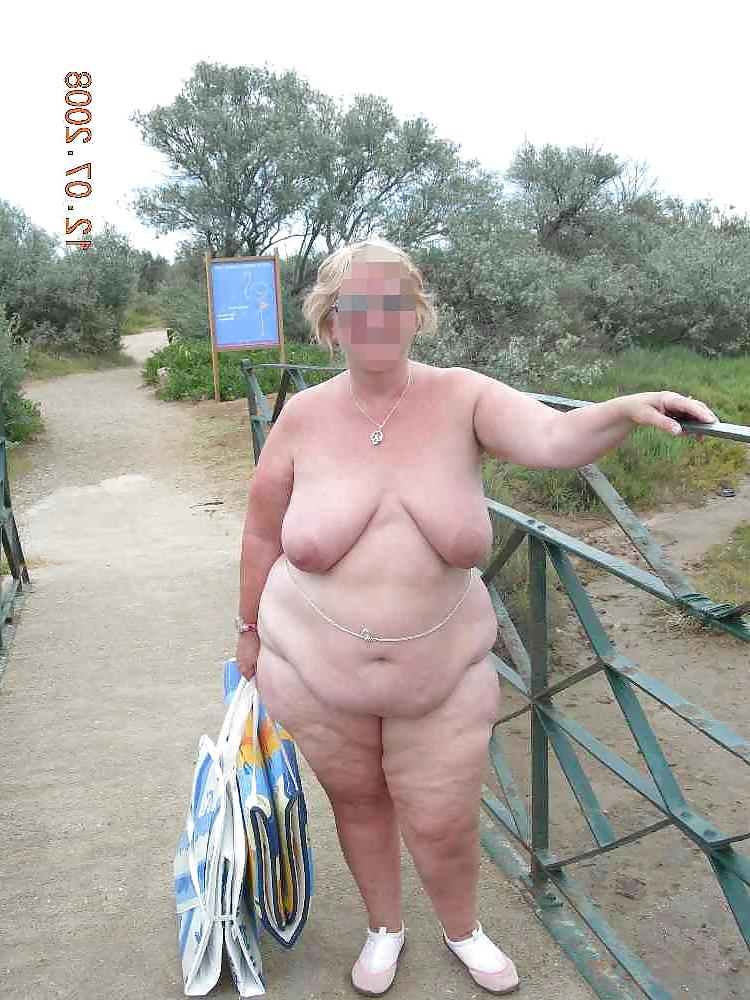 25P Matures and grannies on the beach