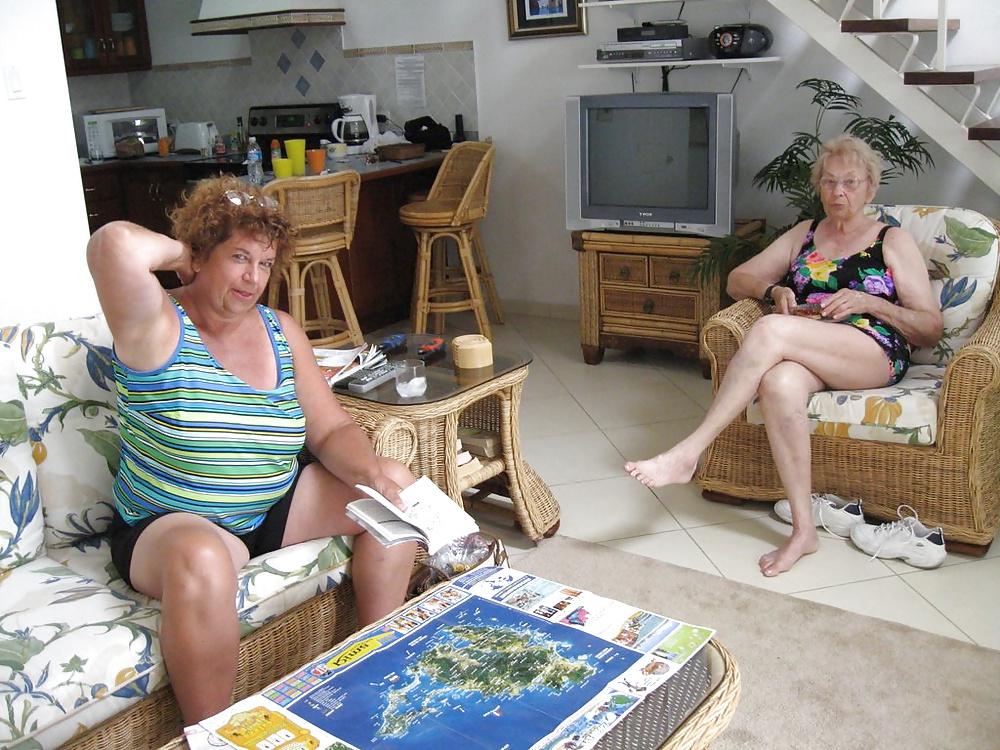 25P Matures and grannies on the beach