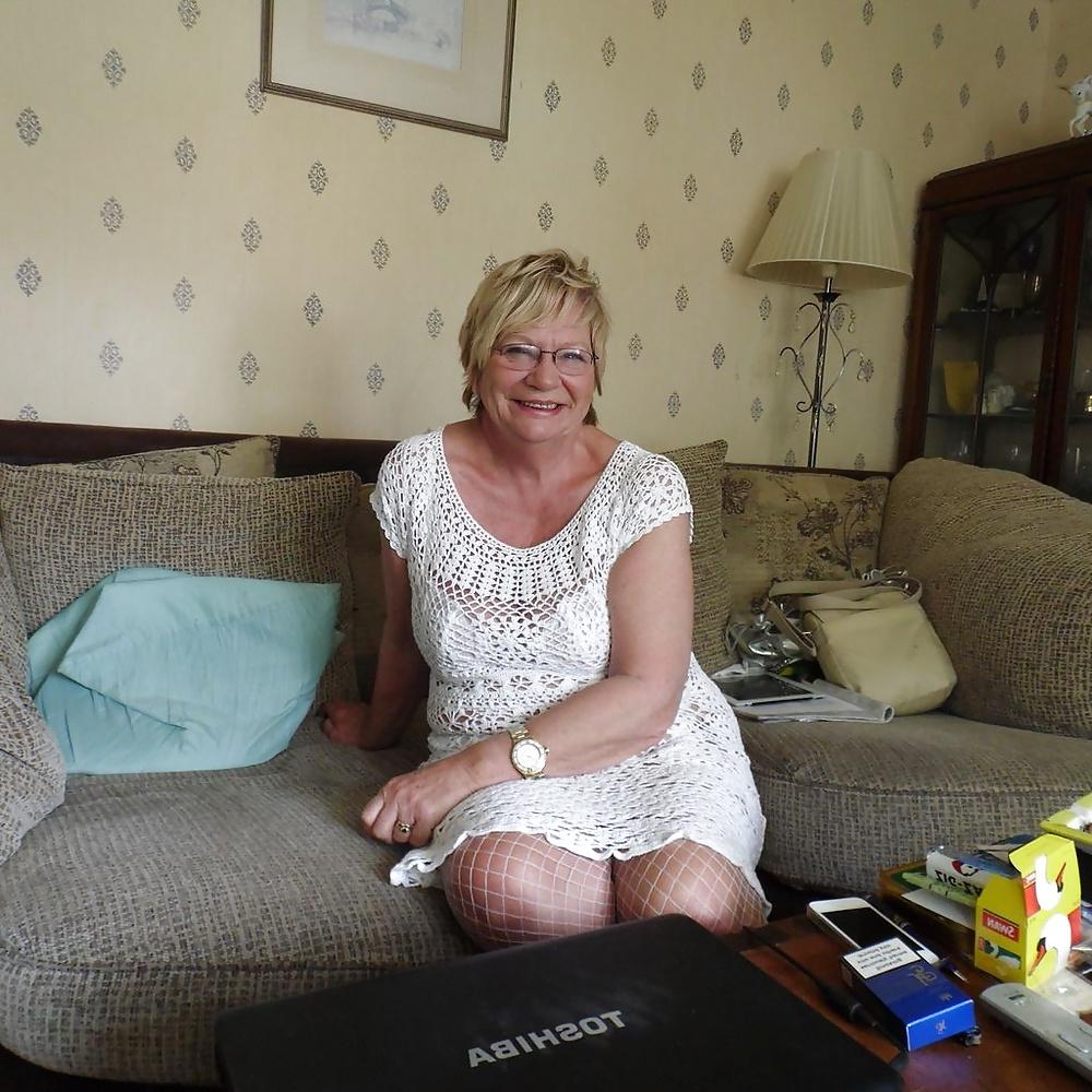 25P Valerie,a lovely blonde granny from the UK