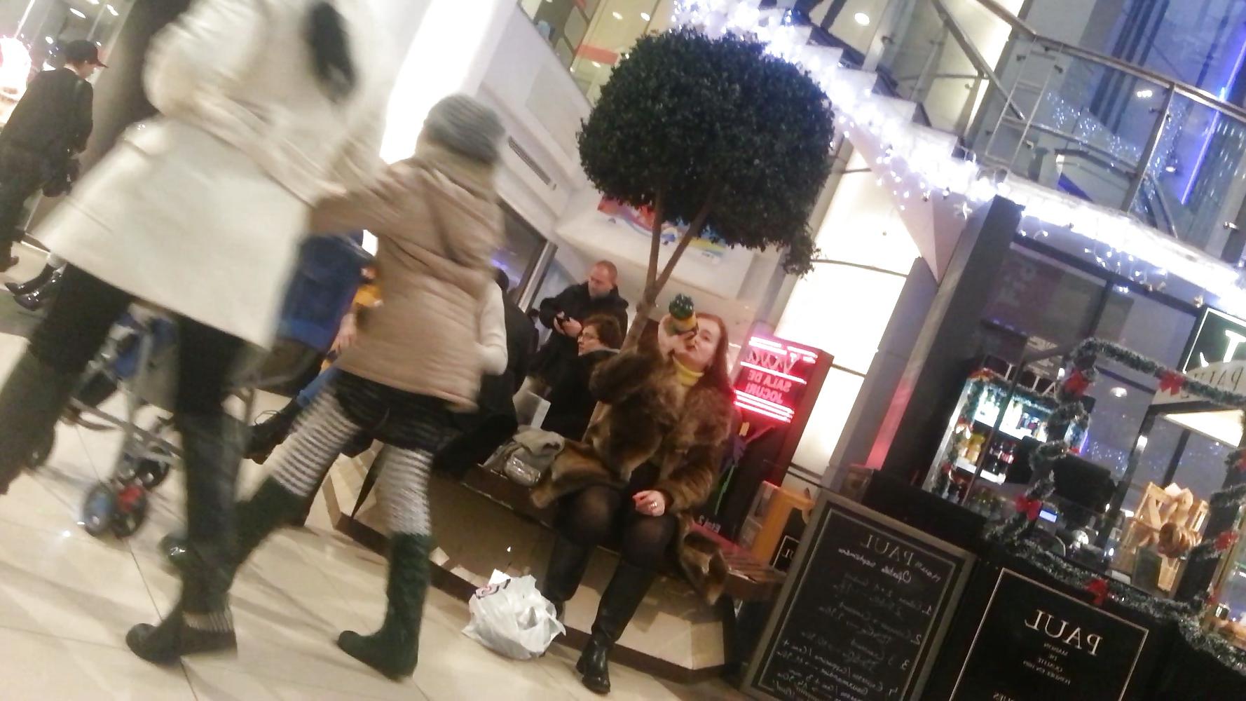 8P Spy drink women in mall romanian-betiva dupa bere