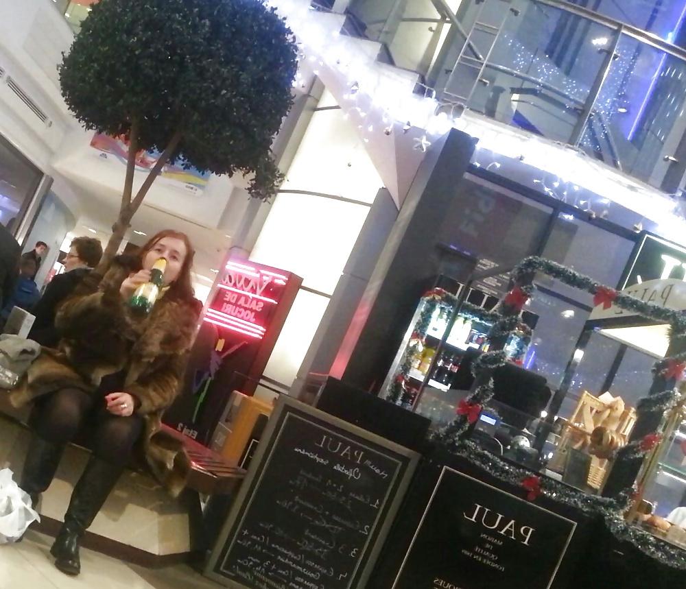 8P Spy drink women in mall romanian-betiva dupa bere