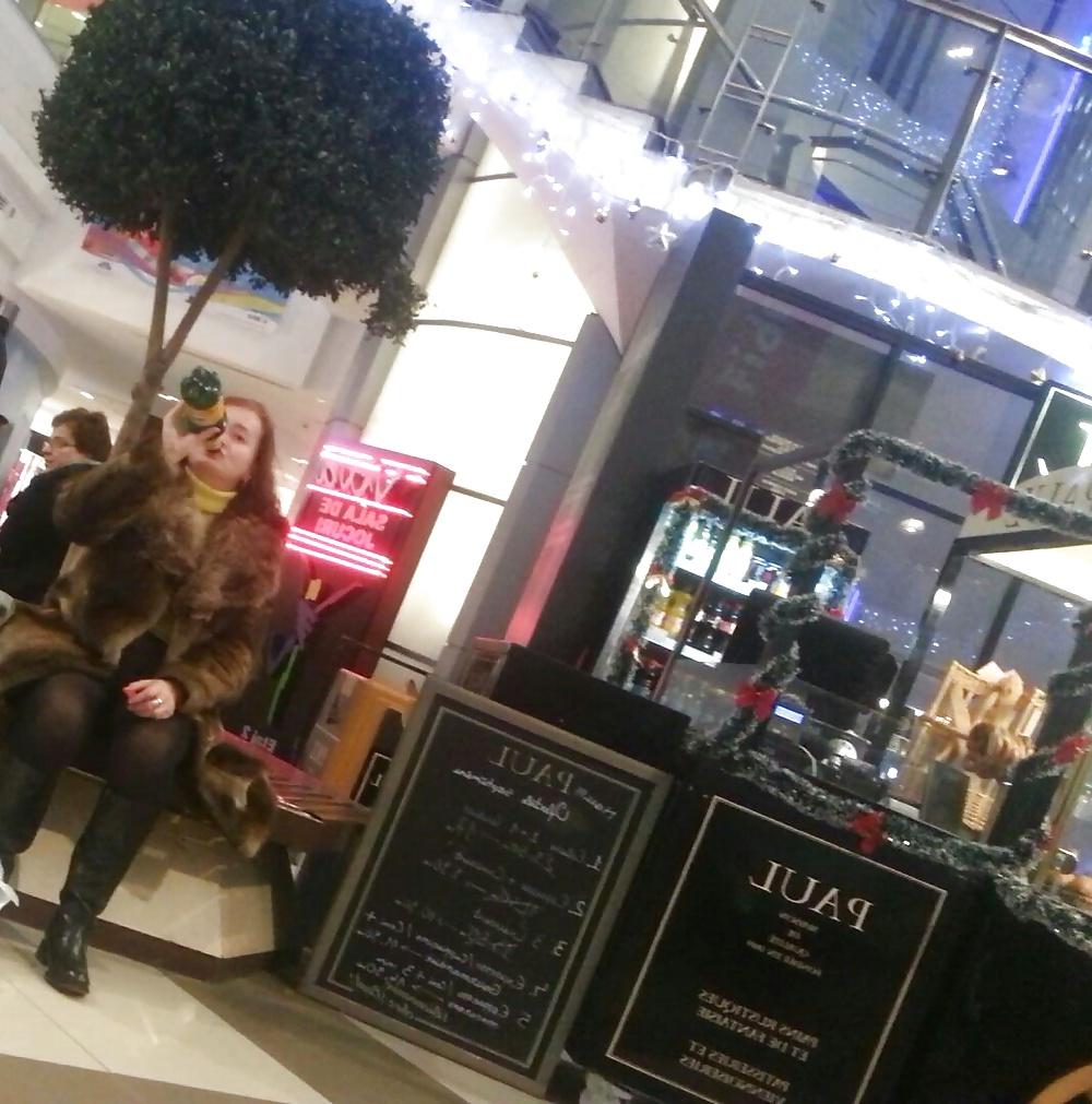 8P Spy drink women in mall romanian-betiva dupa bere
