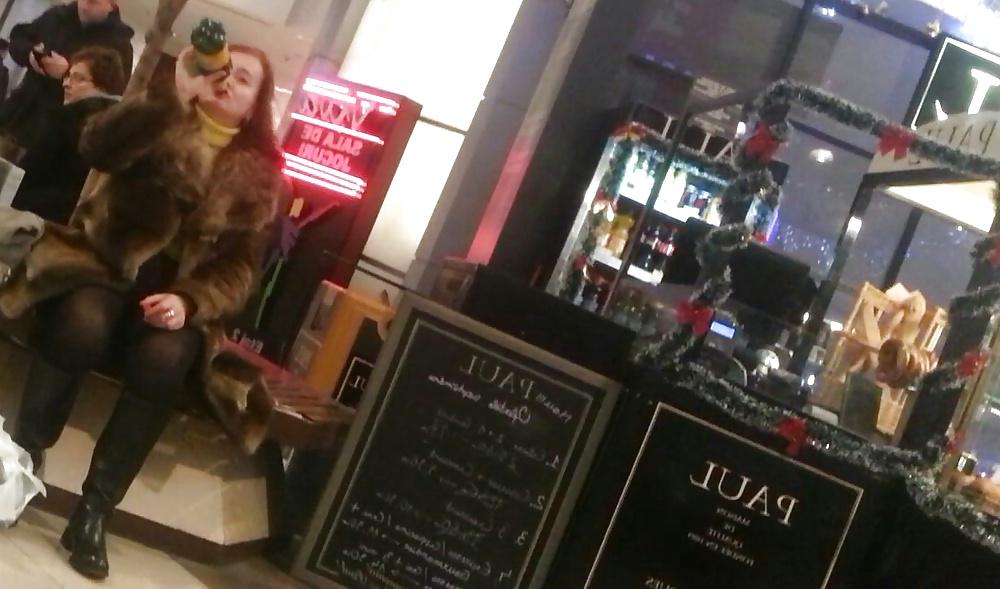 8P Spy drink women in mall romanian-betiva dupa bere