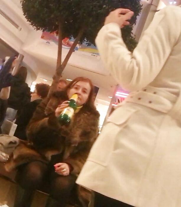 8P Spy drink women in mall romanian-betiva dupa bere