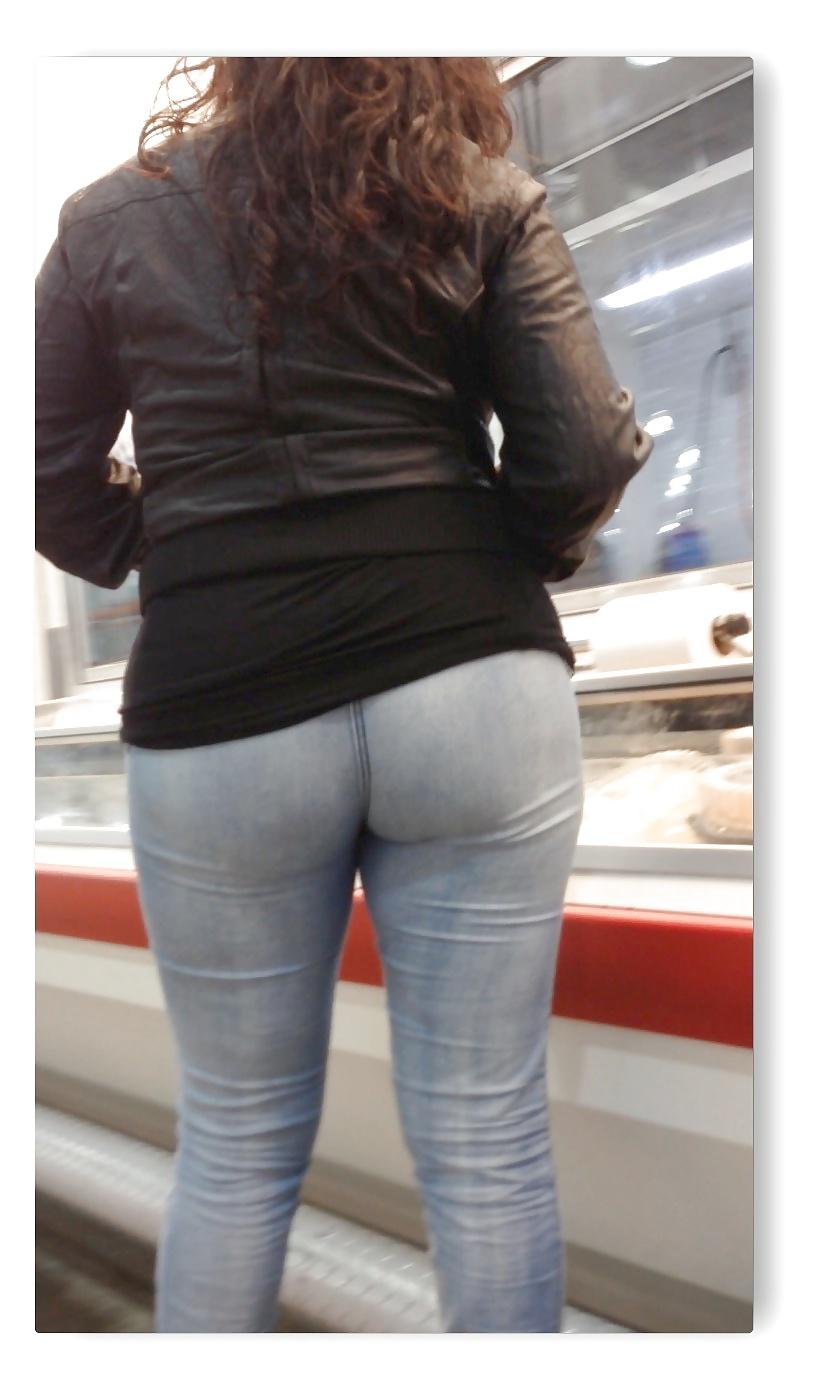 20P Ass n cameltoe in jeans