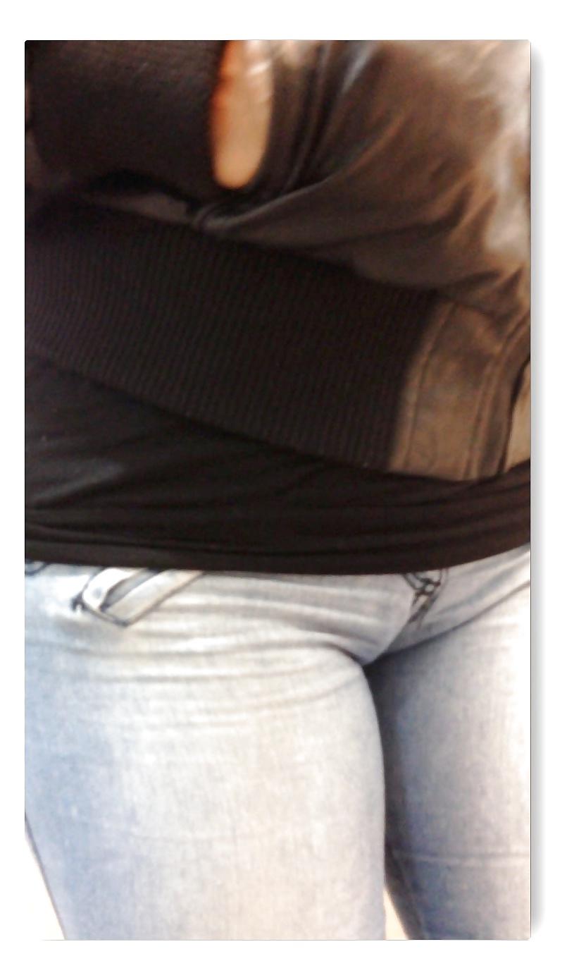 20P Ass n cameltoe in jeans
